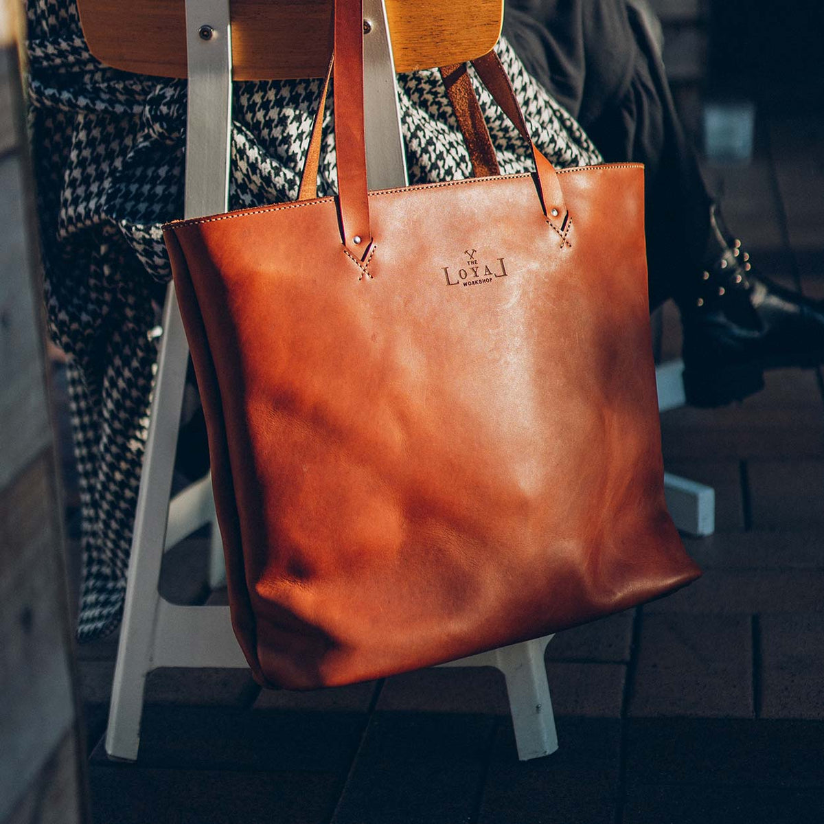https://cdn.shopify.com/s/files/1/0746/9767/0945/products/the-loyal-workshop-ethical-leather-Products-24.jpg?v=1717156908