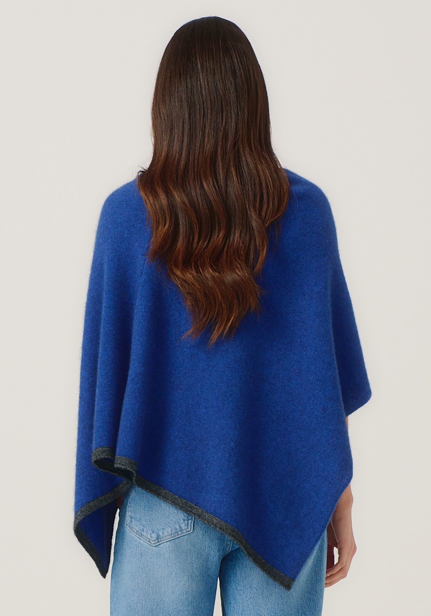 https://cdn.shopify.com/s/files/1/0566/6612/8580/files/1623-TwoTonePoncho-DustyBlueSlate-MM25-Belu-011.jpg?v=1752191930