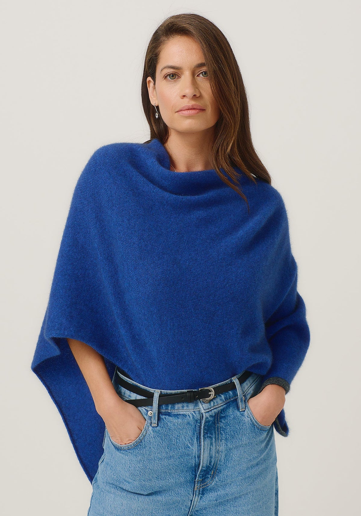 https://cdn.shopify.com/s/files/1/0566/6612/8580/files/1623-TwoTonePoncho-DustyBlueSlate-MM25-Belu-030.jpg?v=1752191930