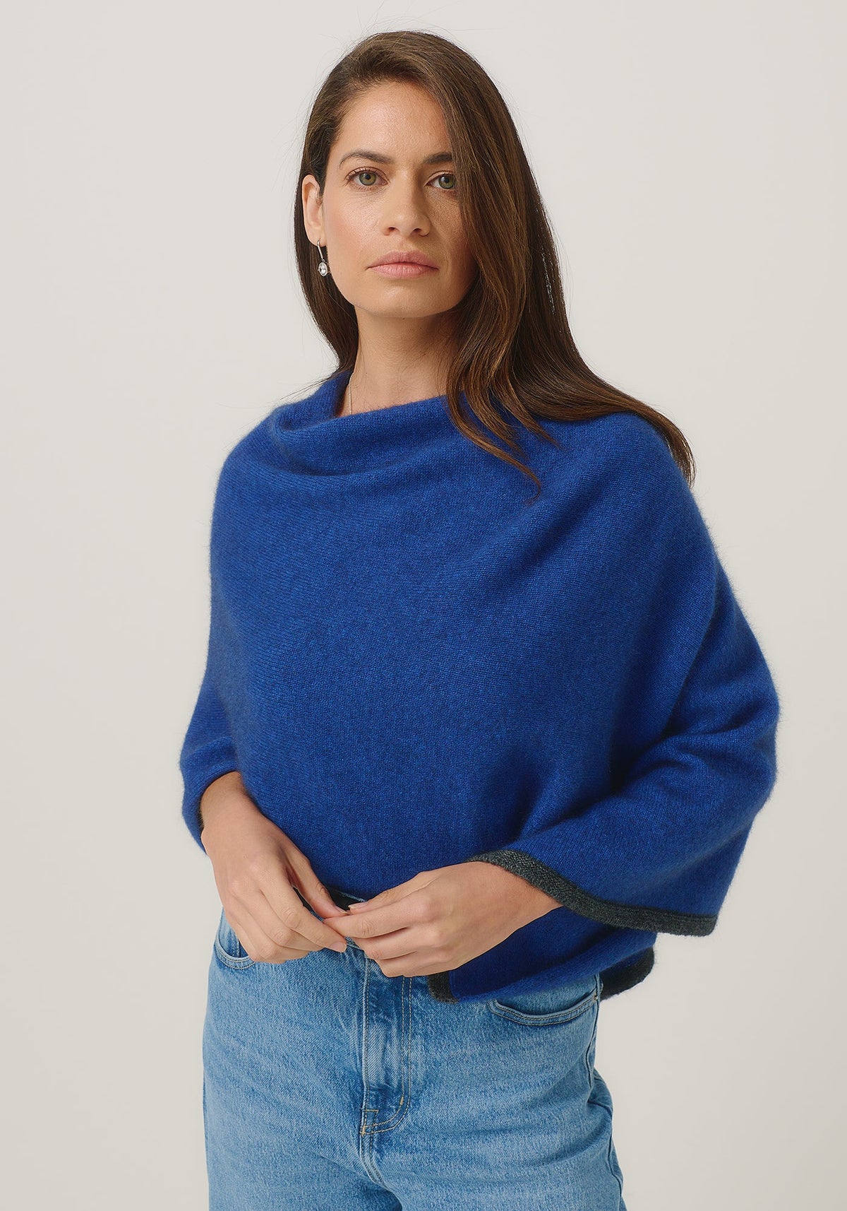 https://cdn.shopify.com/s/files/1/0566/6612/8580/files/1623-TwoTonePoncho-DustyBlueSlate-MM25-Belu-034.jpg?v=1752191930