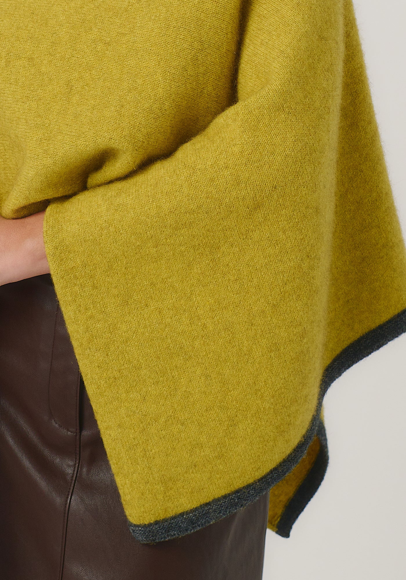 https://cdn.shopify.com/s/files/1/0566/6612/8580/files/1623-TwoTonePoncho-GoldenPearlSlate-MM25-Belu-035.jpg?v=1752191930