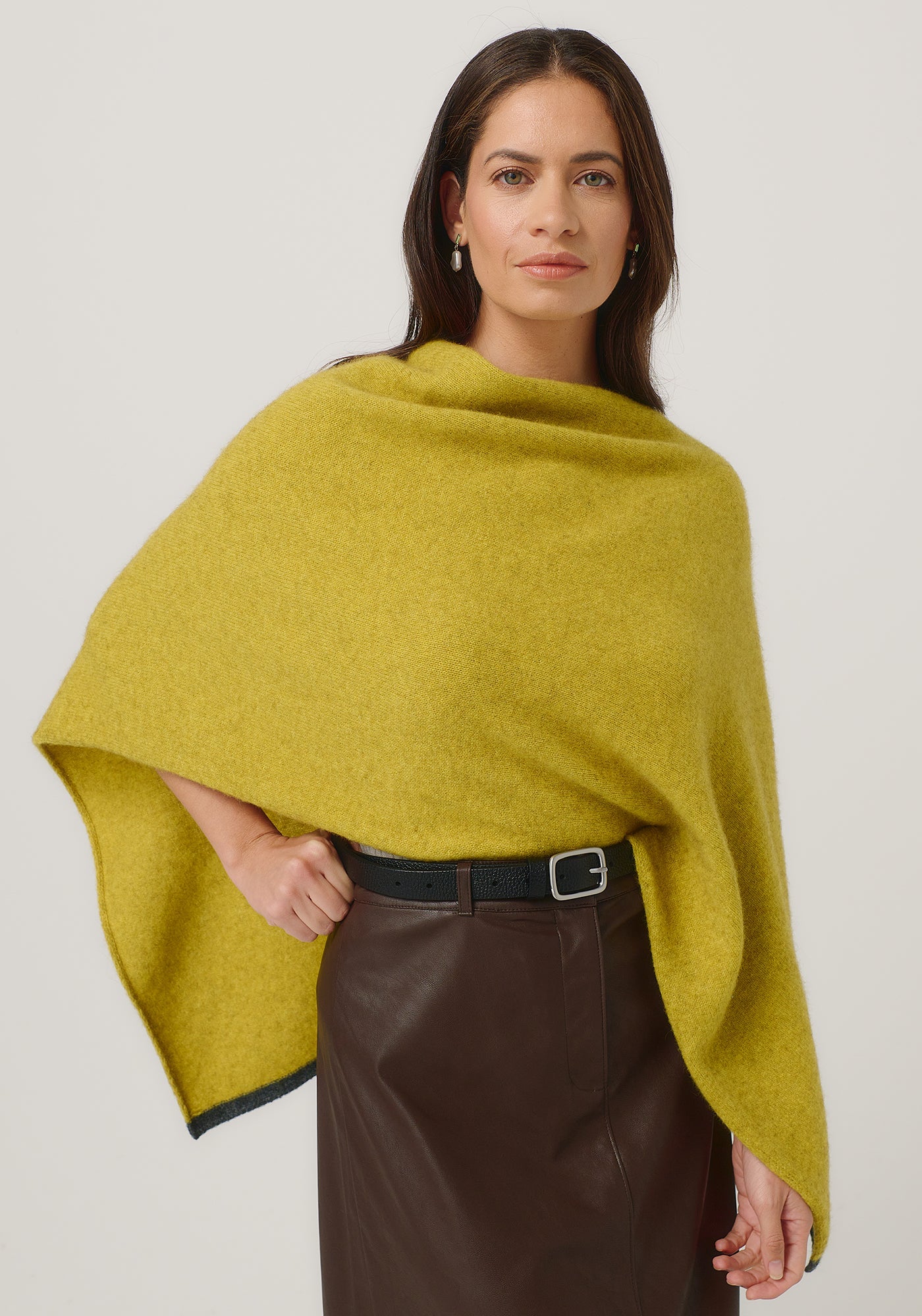 https://cdn.shopify.com/s/files/1/0566/6612/8580/files/1623-TwoTonePoncho-GoldenPearlSlate-MM25-Belu-046.jpg?v=1752191930