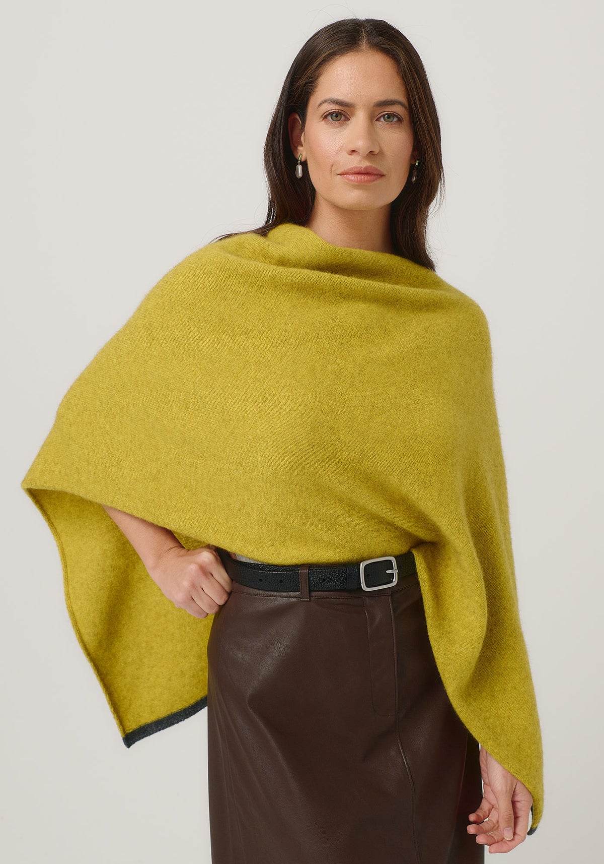 https://cdn.shopify.com/s/files/1/0566/6612/8580/files/1623-TwoTonePoncho-GoldenPearlSlate-MM25-Belu-046.jpg?v=1752191930