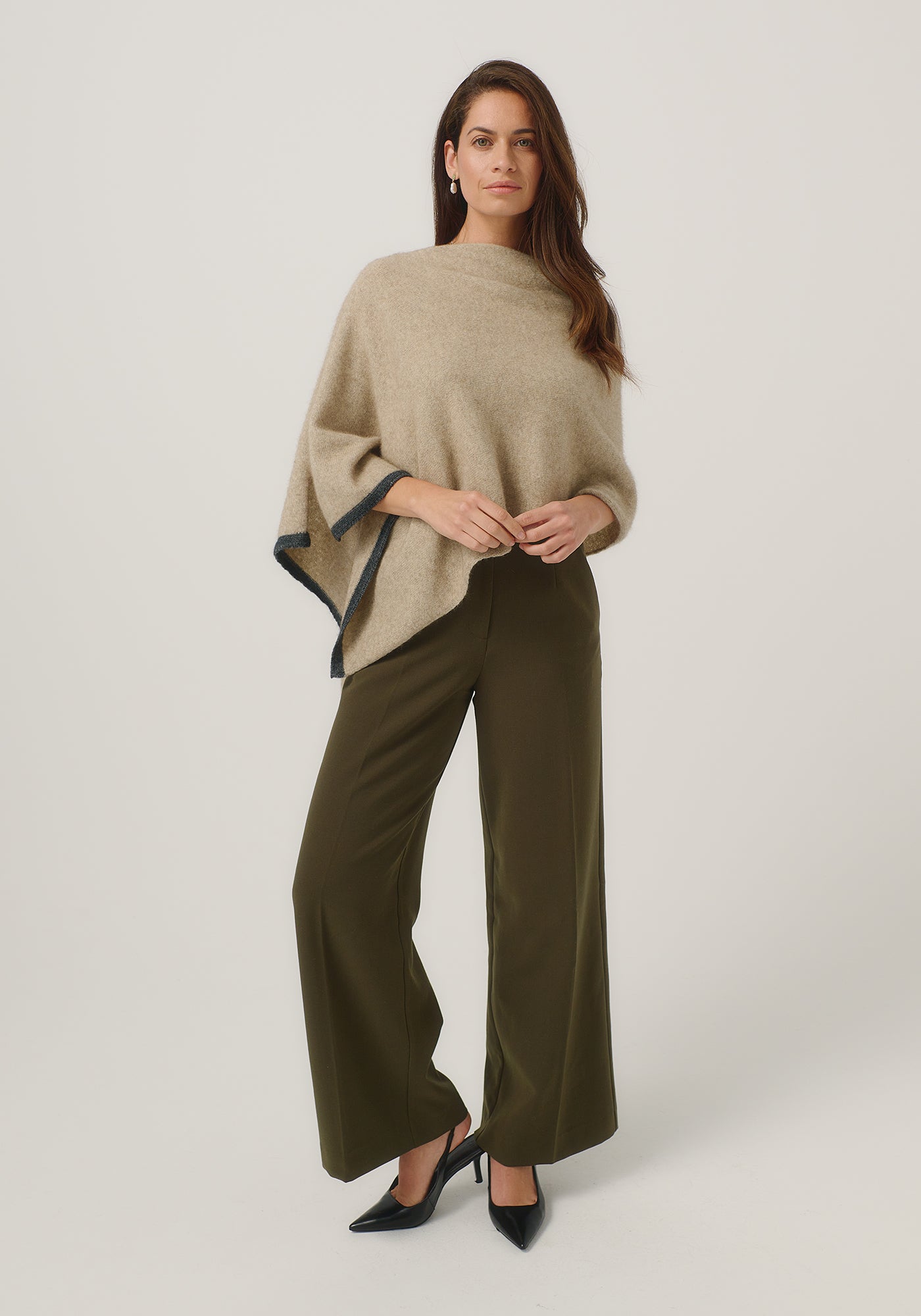 https://cdn.shopify.com/s/files/1/0566/6612/8580/files/1623-TwoTonePoncho-LatteSlate-MM25-Belu-035.jpg?v=1751259387
