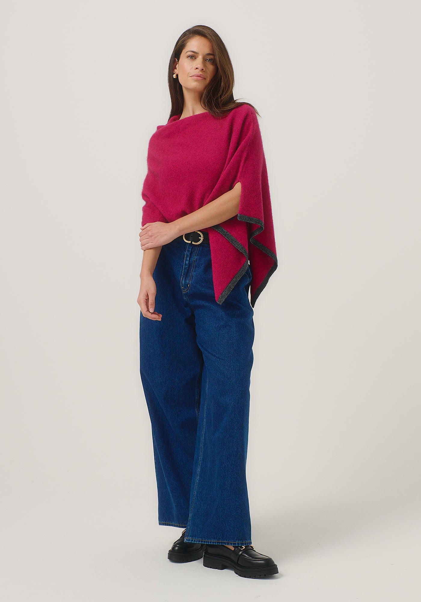 https://cdn.shopify.com/s/files/1/0566/6612/8580/files/1623-TwoTonePoncho-LupinSlate-MM25-Belu-034.jpg?v=1752191930