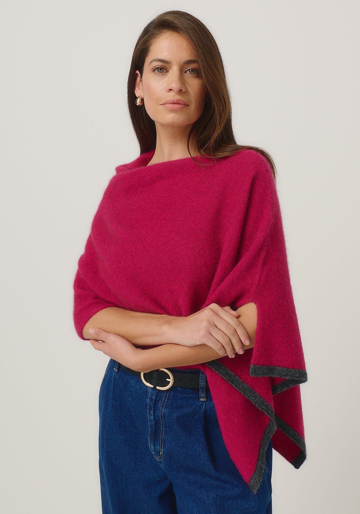 https://cdn.shopify.com/s/files/1/0566/6612/8580/files/1623-TwoTonePoncho-LupinSlate-MM25-Belu-040.jpg?v=1752191930