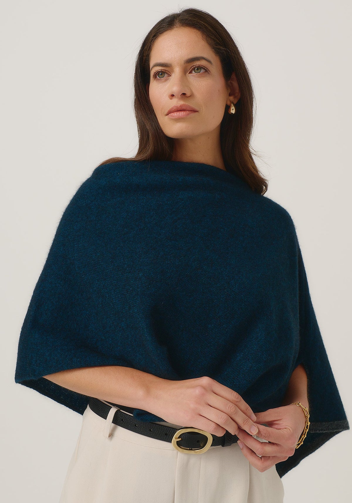 https://cdn.shopify.com/s/files/1/0566/6612/8580/files/1623-TwoTonePoncho-PeacockSlate-MM25-Belu-051.jpg?v=1758503983