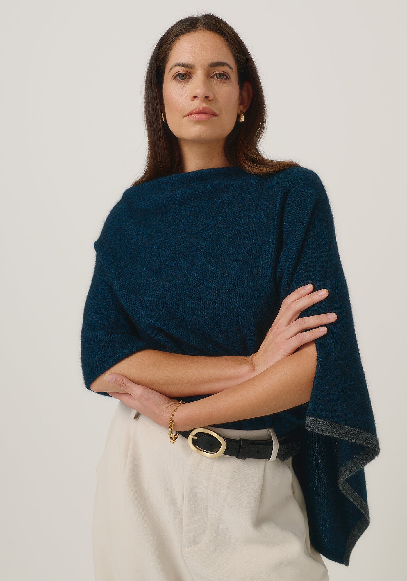 https://cdn.shopify.com/s/files/1/0566/6612/8580/files/1623-TwoTonePoncho-PeacockSlate-MM25-Belu-056.jpg?v=1758503983