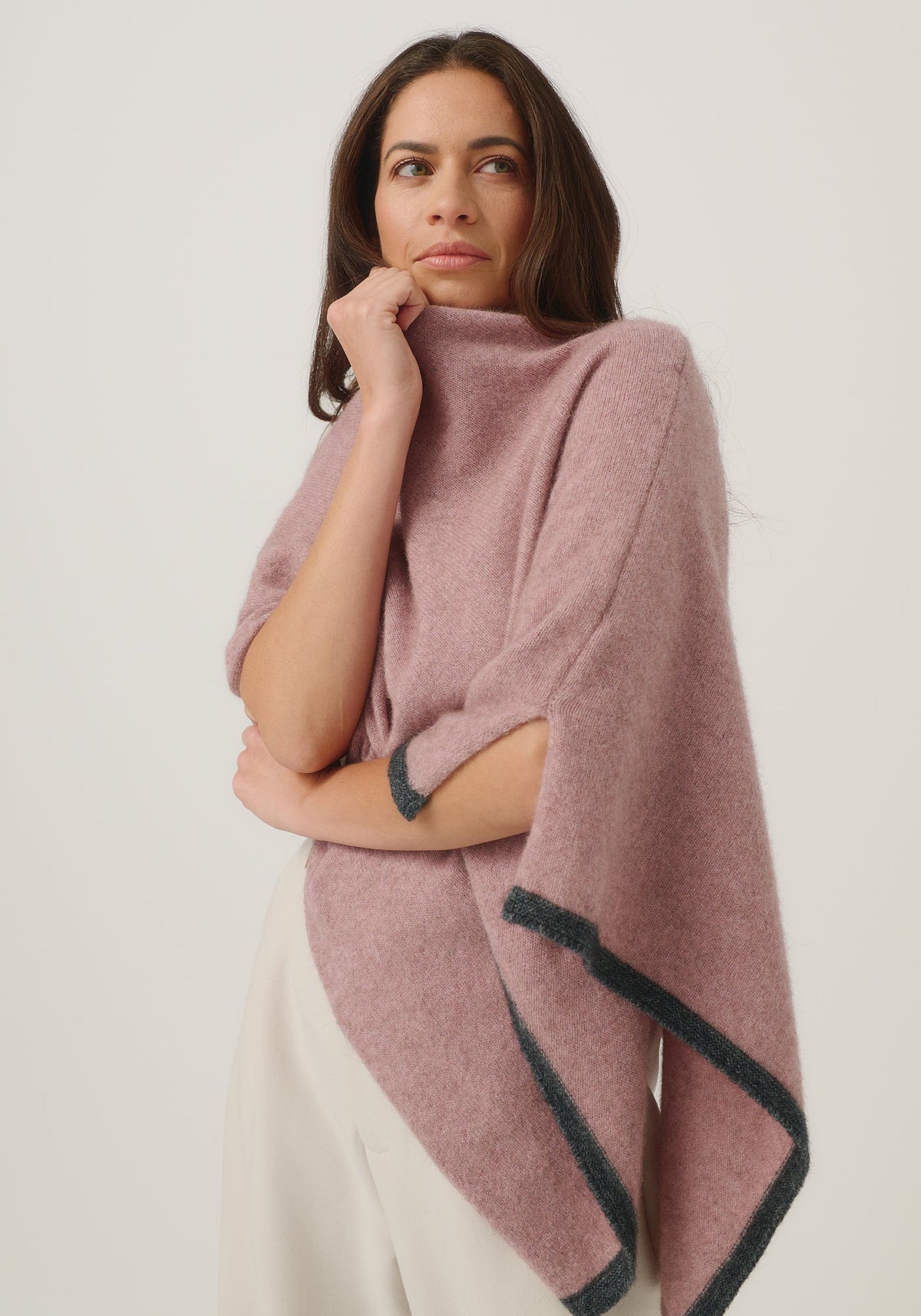 https://cdn.shopify.com/s/files/1/0566/6612/8580/files/1623-TwoTonePoncho-RoseDustSlate-MM25-Belu-050.jpg?v=1751259387