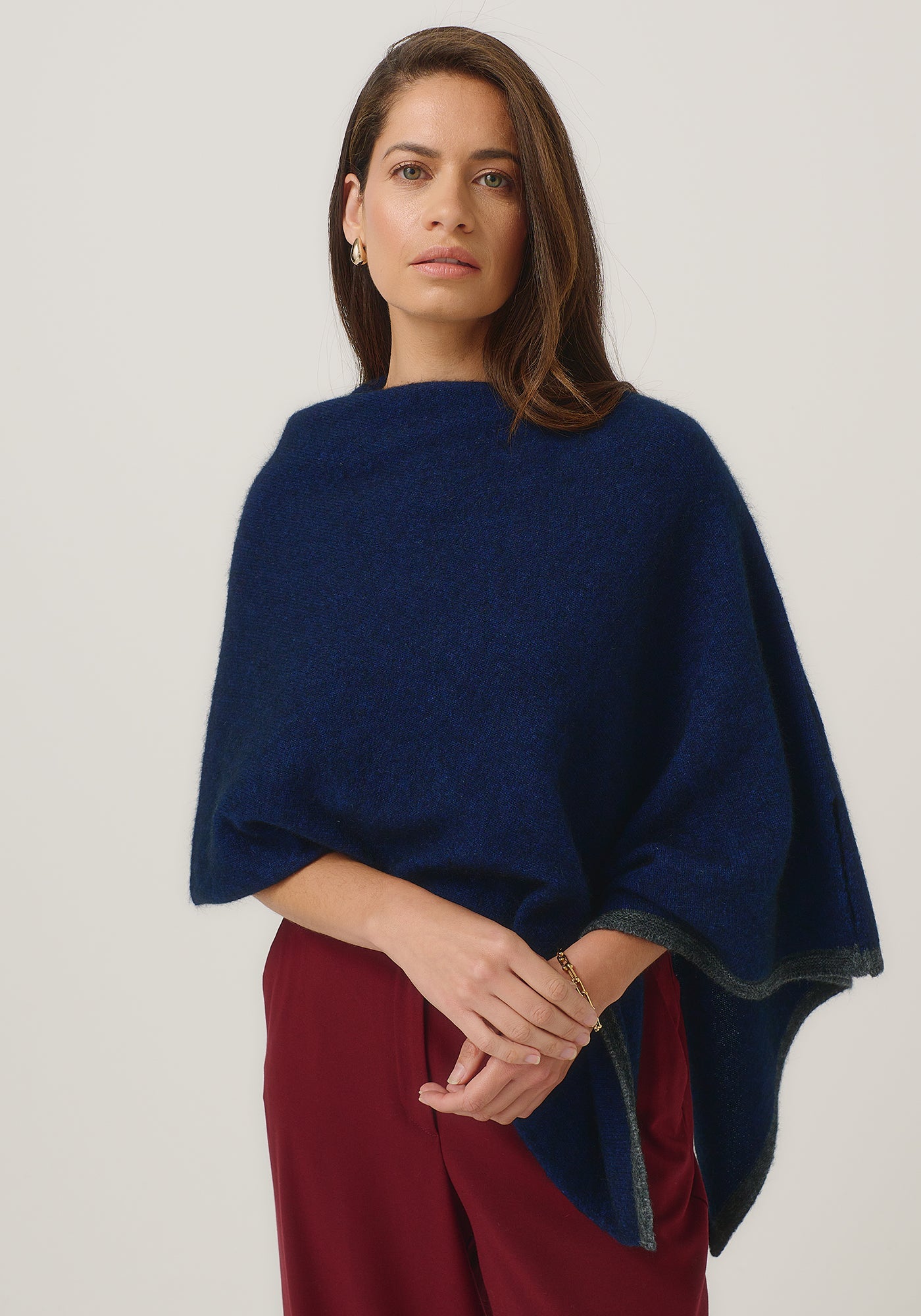 https://cdn.shopify.com/s/files/1/0566/6612/8580/files/1623-TwoTonePoncho-ZephyrSlate-MM25-Belu-Alt-036.jpg?v=1751259387