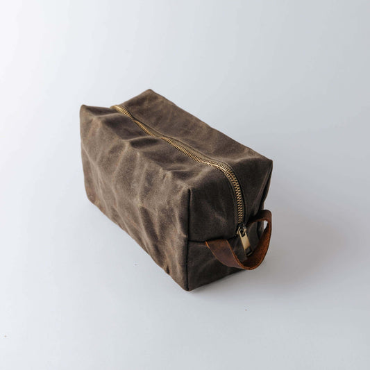https://cdn.shopify.com/s/files/1/0018/4706/6660/products/DoppKit-2.jpg?v=1754820746