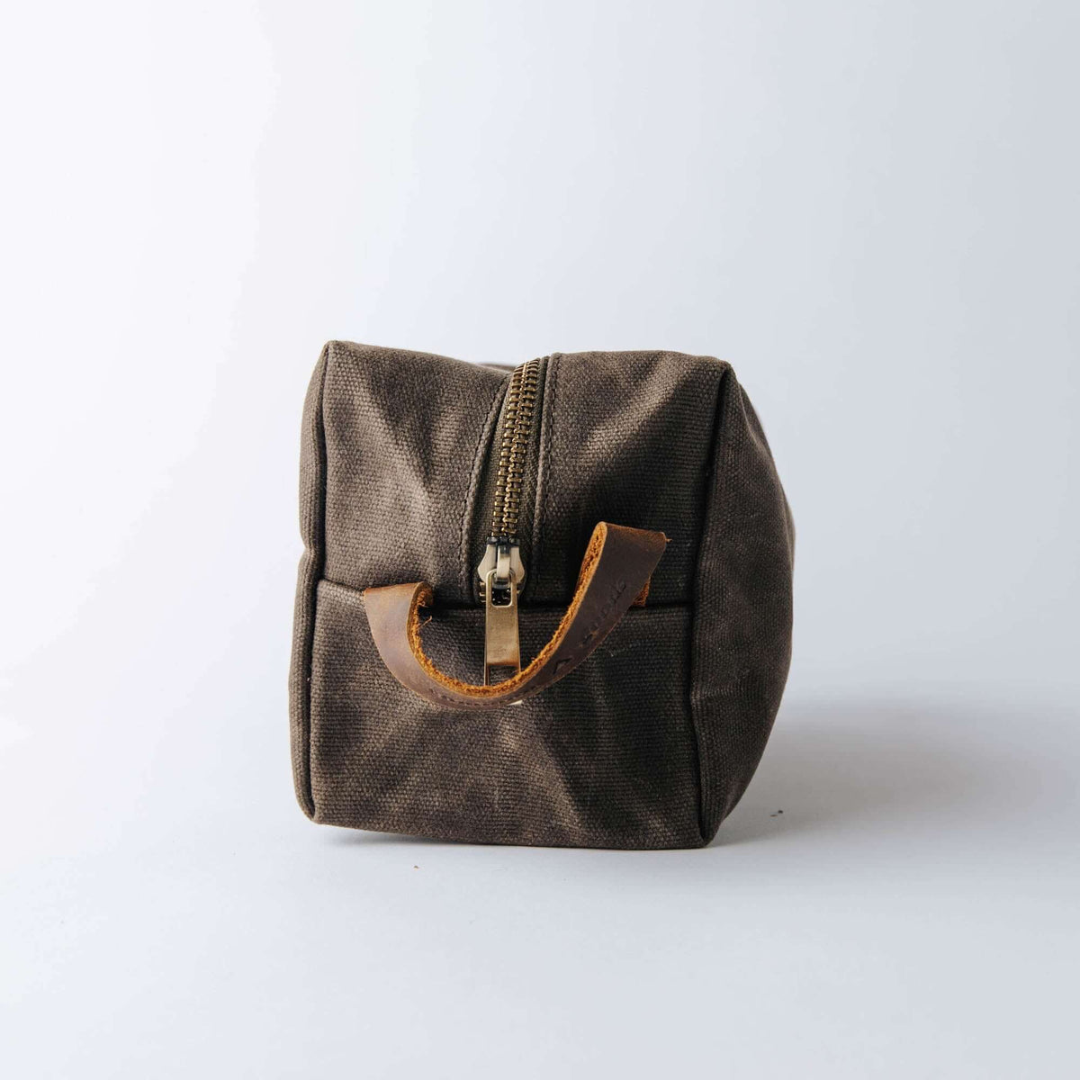 https://cdn.shopify.com/s/files/1/0018/4706/6660/products/DoppKit-3.jpg?v=1754820754