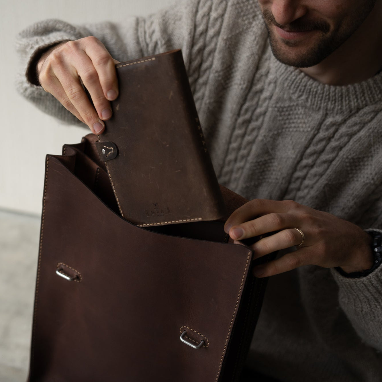 https://cdn.shopify.com/s/files/1/0746/9767/0945/files/Harriet_Backpack.jpg?v=1759289292