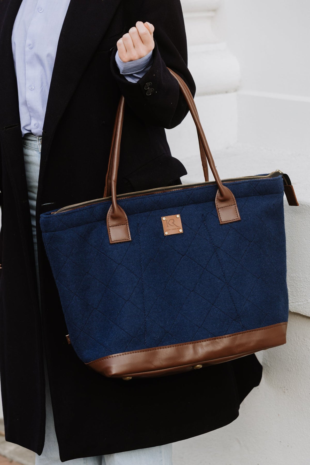 https://cdn.shopify.com/s/files/1/0666/1219/9481/files/KR_Bags423278.jpg?v=1750180573