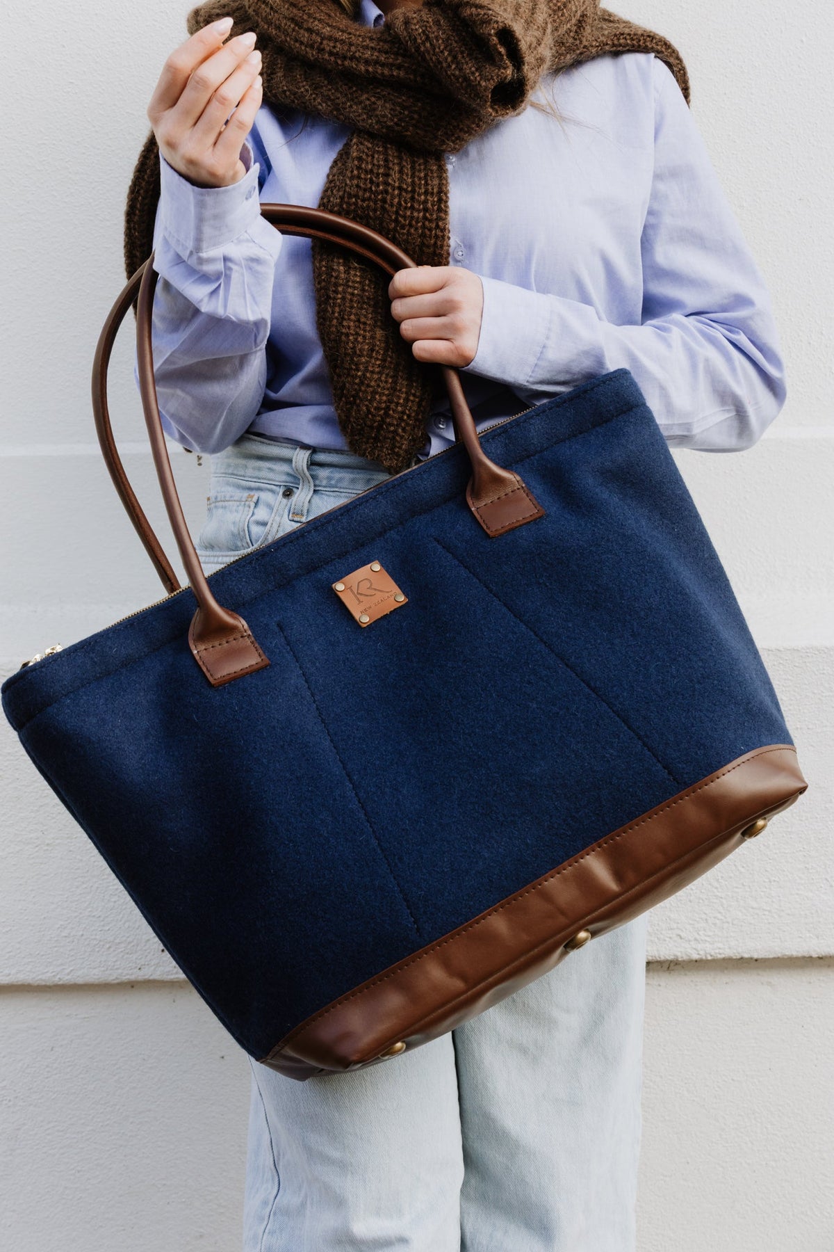 https://cdn.shopify.com/s/files/1/0666/1219/9481/files/KR_Bags423364.jpg?v=1750180573