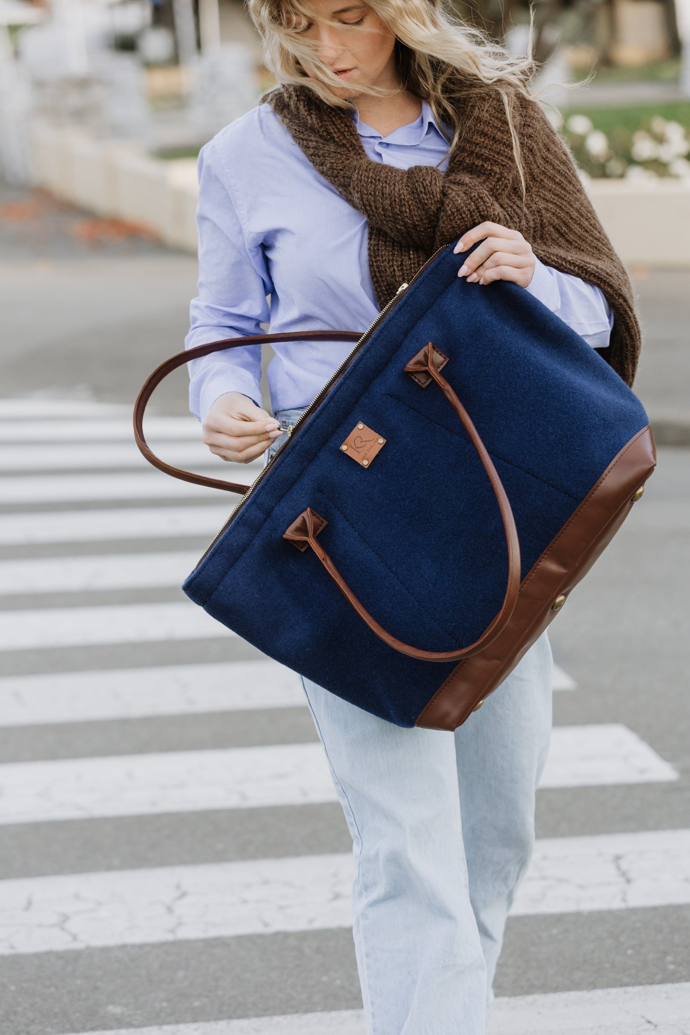 https://cdn.shopify.com/s/files/1/0666/1219/9481/files/KR_Bags423458.jpg?v=1750180573