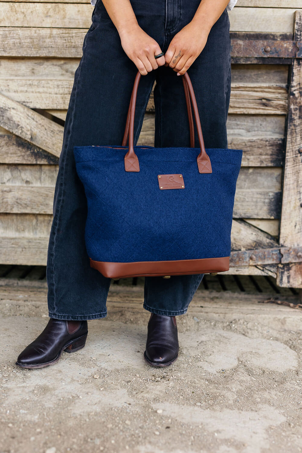https://cdn.shopify.com/s/files/1/0666/1219/9481/files/Kaituna_ridges_totes_lindie_hawes_photography-109.jpg?v=1763065454