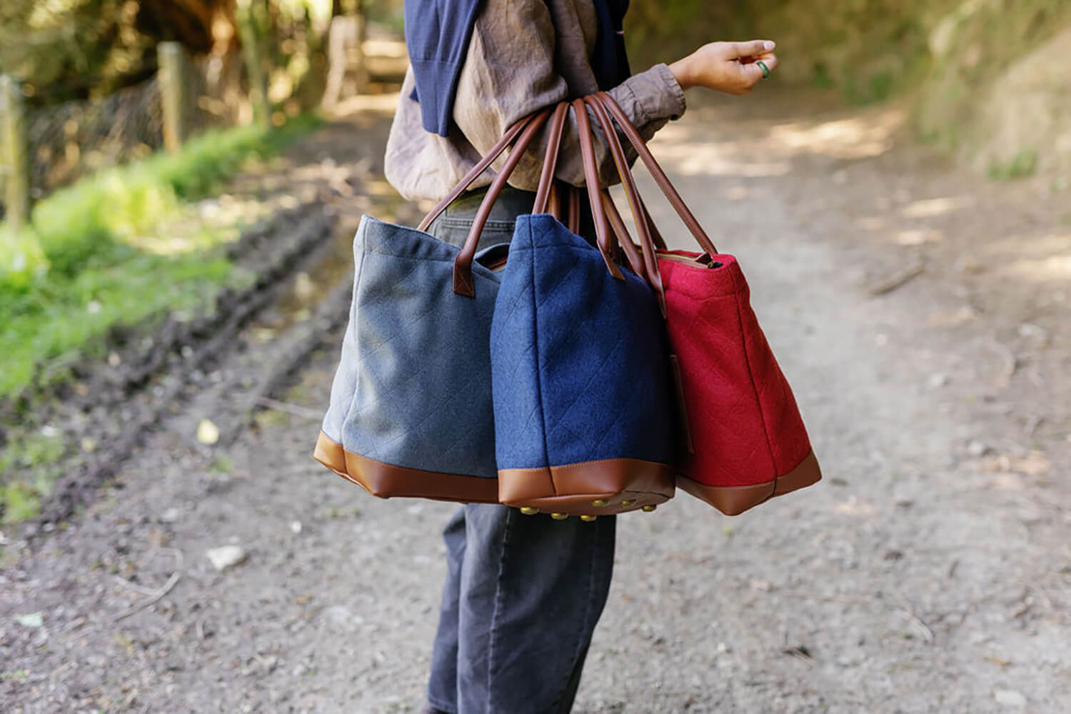 https://cdn.shopify.com/s/files/1/0666/1219/9481/files/Kaituna_ridges_totes_lindie_hawes_photography-113_cc5ea994-bc03-45c7-b158-c3dc37c668ce.jpg?v=1764884371