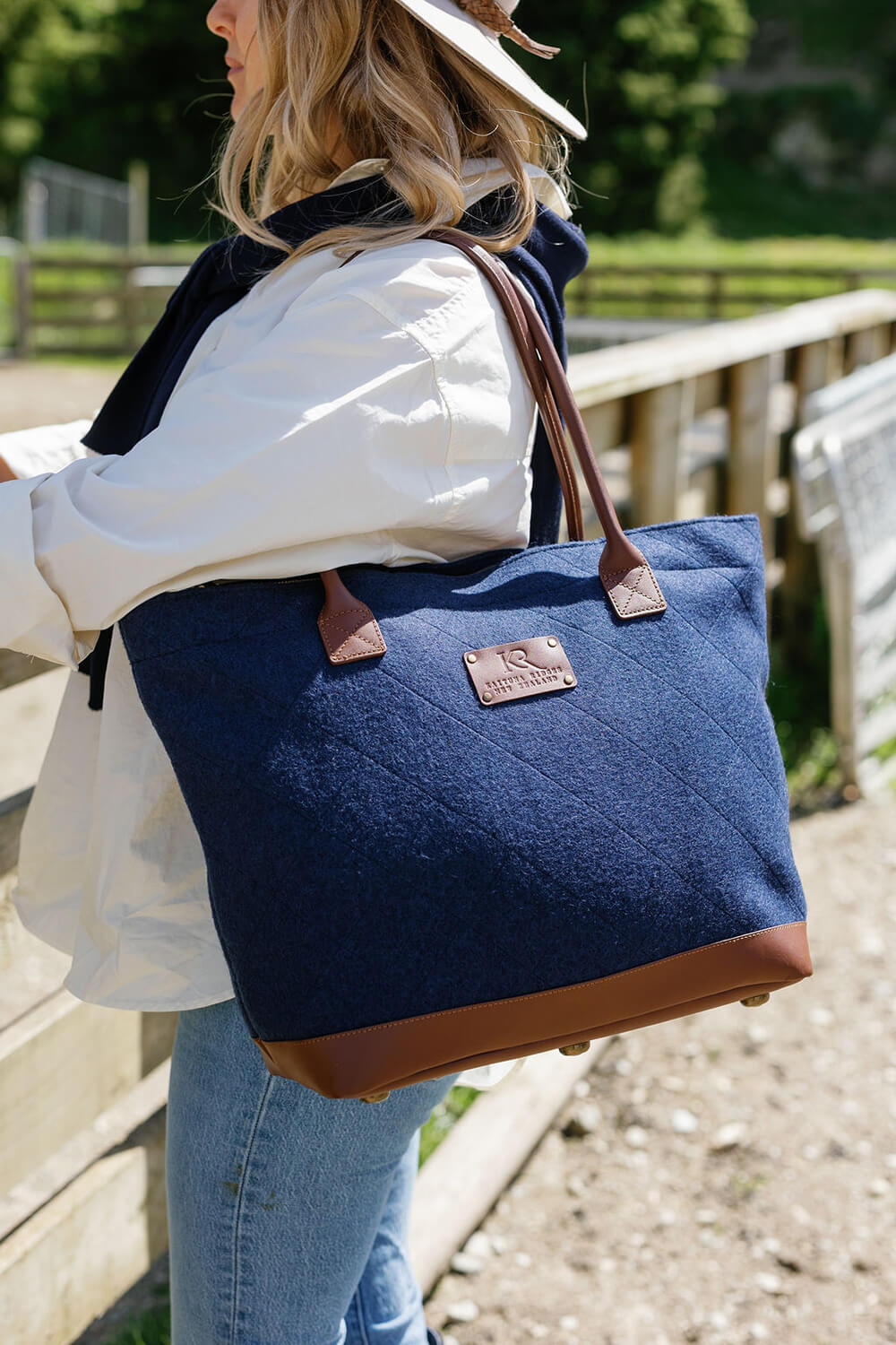 https://cdn.shopify.com/s/files/1/0666/1219/9481/files/Kaituna_ridges_totes_lindie_hawes_photography-54_948edb0d-0c3b-4043-85a7-8395227c2b3e.jpg?v=1764884371