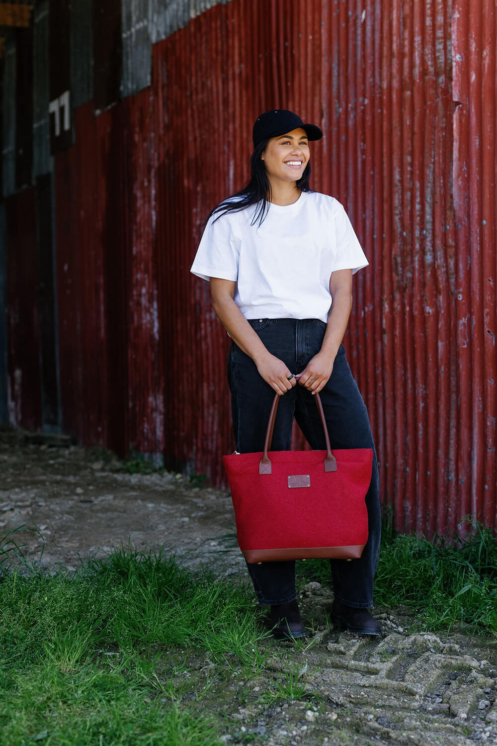 https://cdn.shopify.com/s/files/1/0666/1219/9481/files/Kaituna_ridges_totes_lindie_hawes_photography-58.jpg?v=1763065454