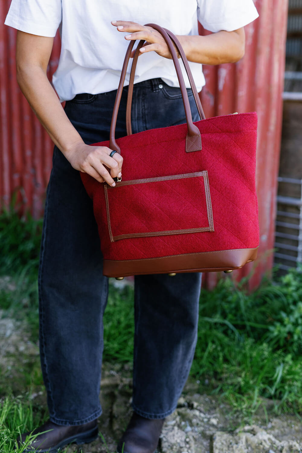 https://cdn.shopify.com/s/files/1/0666/1219/9481/files/Kaituna_ridges_totes_lindie_hawes_photography-62.jpg?v=1763065454