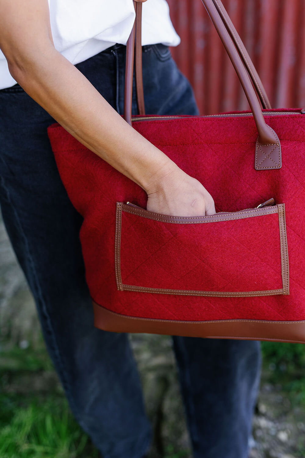 https://cdn.shopify.com/s/files/1/0666/1219/9481/files/Kaituna_ridges_totes_lindie_hawes_photography-65.jpg?v=1763065454
