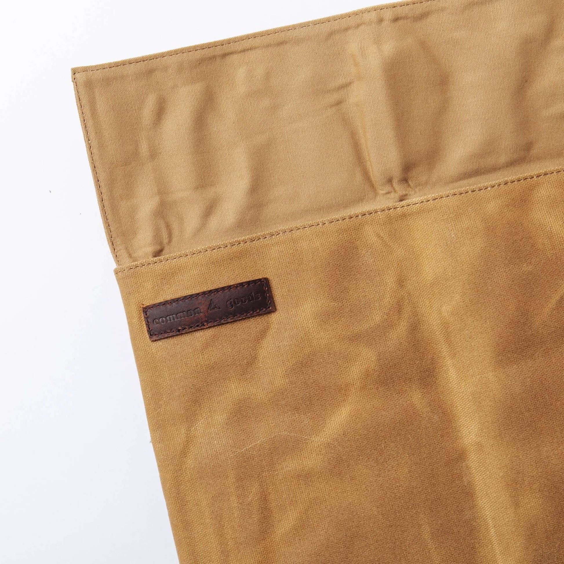 https://cdn.shopify.com/s/files/1/0018/4706/6660/products/LaptopBag-2.jpg?v=1759744583
