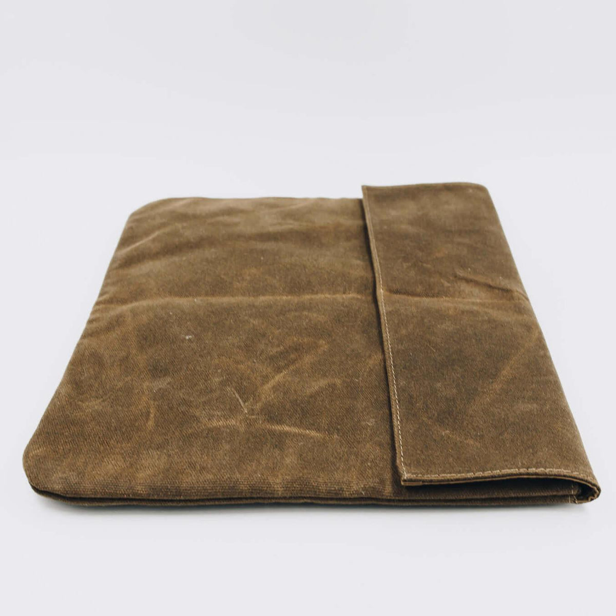 https://cdn.shopify.com/s/files/1/0018/4706/6660/products/Laptop_Bag-Olive-1.jpg?v=1776672919