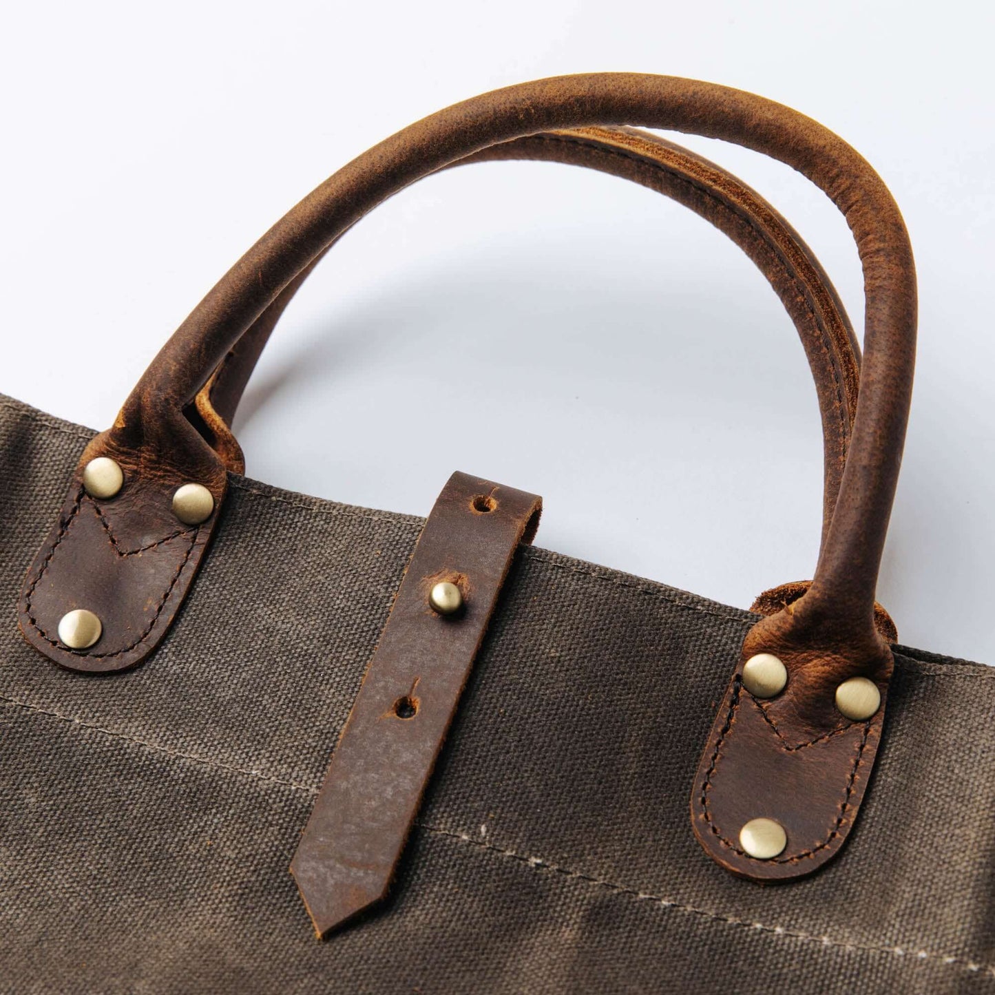 https://cdn.shopify.com/s/files/1/0018/4706/6660/products/LogCarrier-4.jpg?v=1754820763