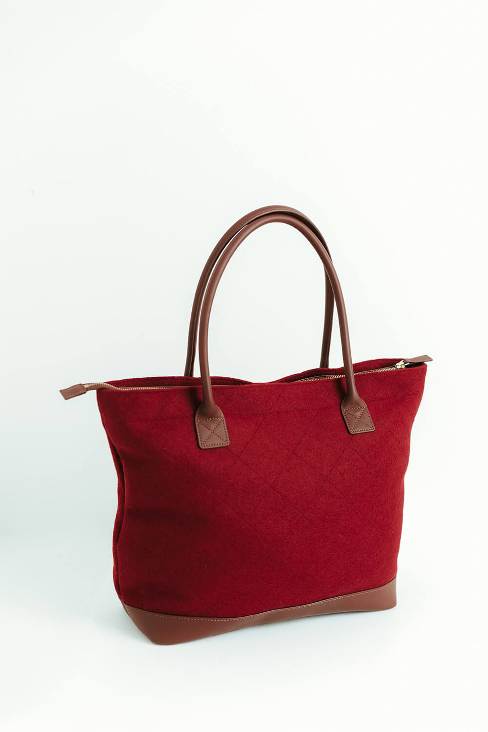 https://cdn.shopify.com/s/files/1/0666/1219/9481/files/November21_2025_Kaituna_Ridges_Tote_Studio_0040.jpg?v=1764884039