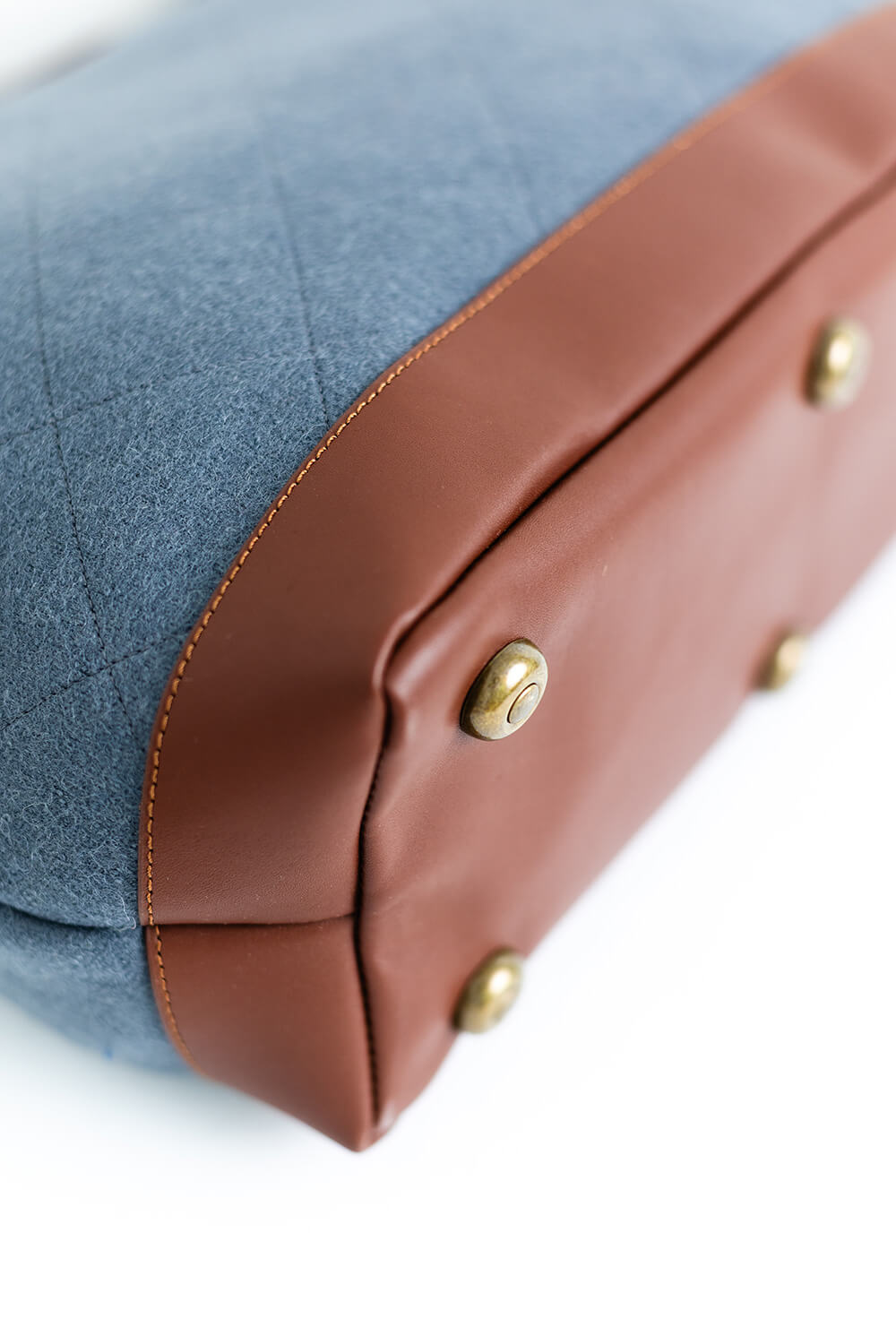 https://cdn.shopify.com/s/files/1/0666/1219/9481/files/November21_2025_Kaituna_Ridges_Tote_Studio_0058.jpg?v=1764884039