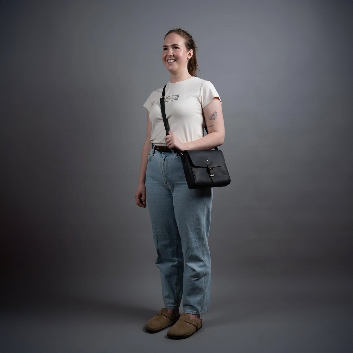 https://cdn.shopify.com/s/files/1/0746/9767/0945/files/companionsatchelblackecoleatherwomenstheloyalworkshop_88a1aba6-b304-46c7-b34d-402d25acfe7f.jpg?v=1717578811