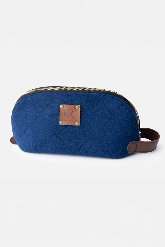 https://cdn.shopify.com/s/files/1/0666/1219/9481/files/the-kaituna-wash-bag-1.jpg?v=1739321029