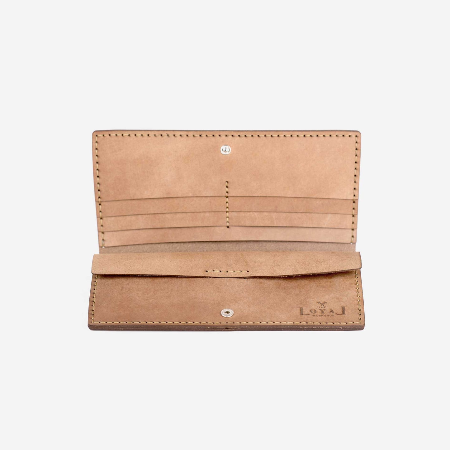 https://cdn.shopify.com/s/files/1/0746/9767/0945/products/the-loyal-workshop-Alongsider-Wallet-2.jpg?v=1683082924