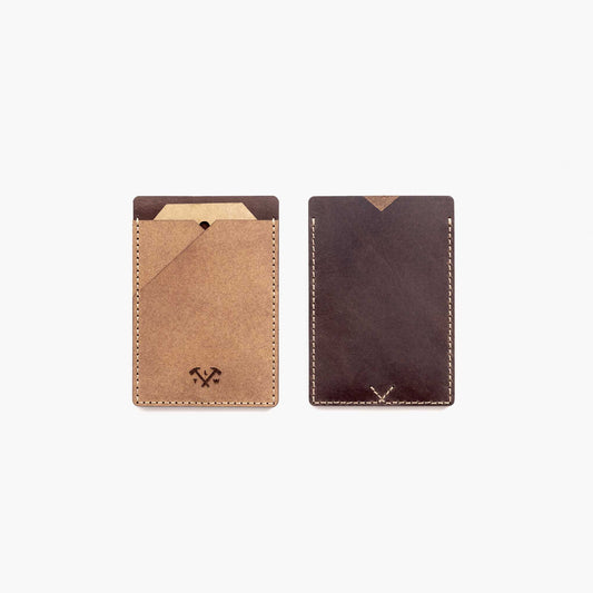 https://cdn.shopify.com/s/files/1/0746/9767/0945/products/the-loyal-workshop-Oscar-Card-Wallet1.jpg?v=1683082889