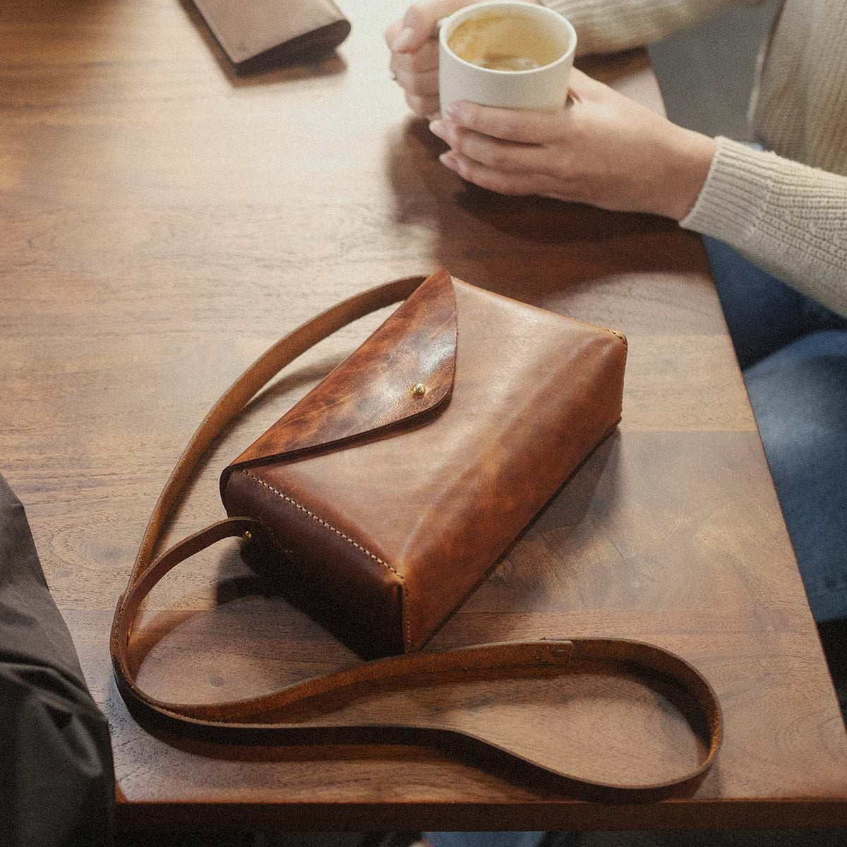 https://cdn.shopify.com/s/files/1/0746/9767/0945/products/the-loyal-workshop-ethical-leather-Products-121.jpg?v=1717579206