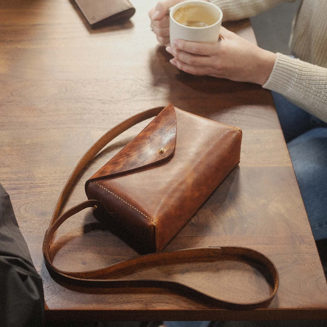 https://cdn.shopify.com/s/files/1/0746/9767/0945/products/the-loyal-workshop-ethical-leather-Products-121.jpg?v=1717579206