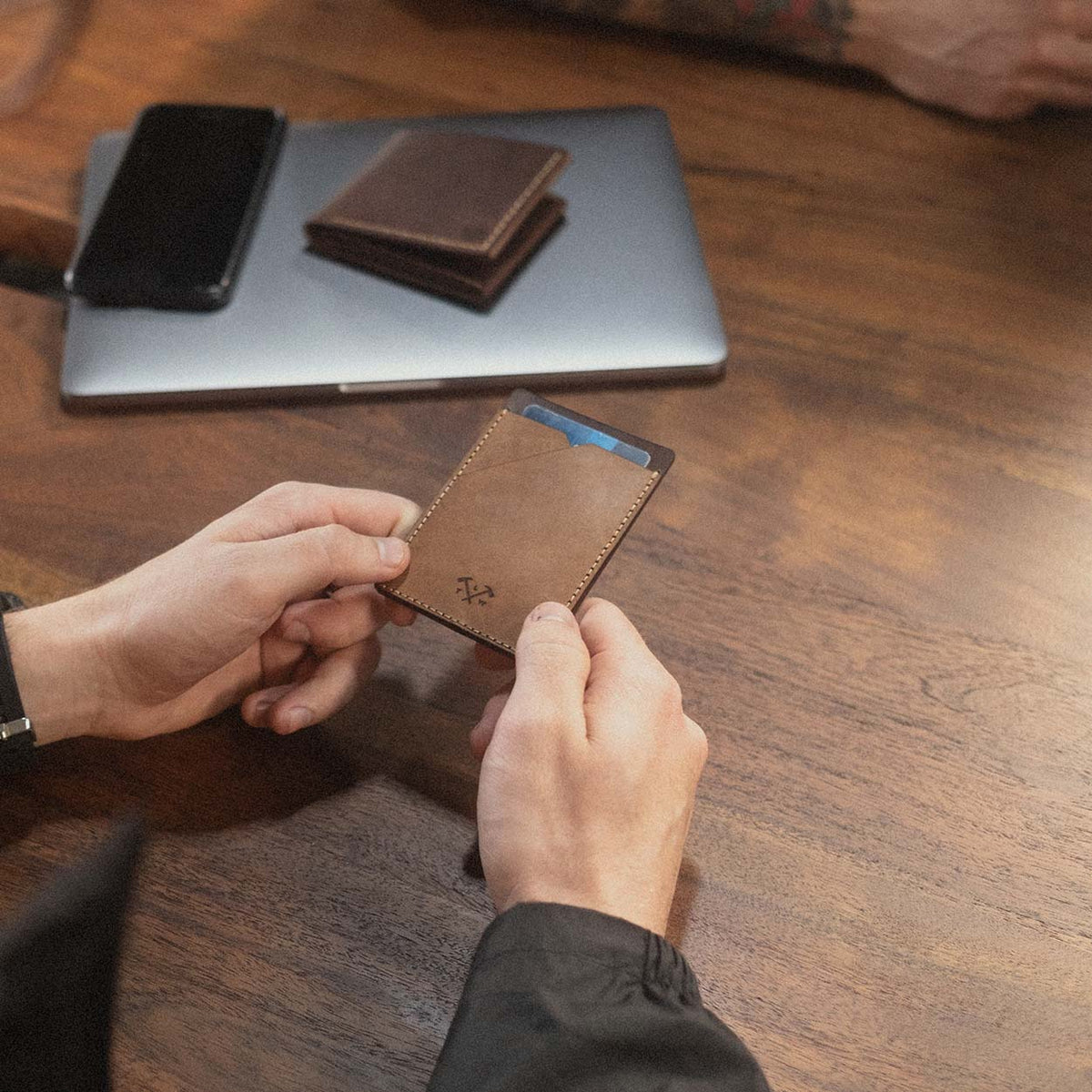 https://cdn.shopify.com/s/files/1/0746/9767/0945/products/the-loyal-workshop-ethical-leather-Products-123.jpg?v=1683082889