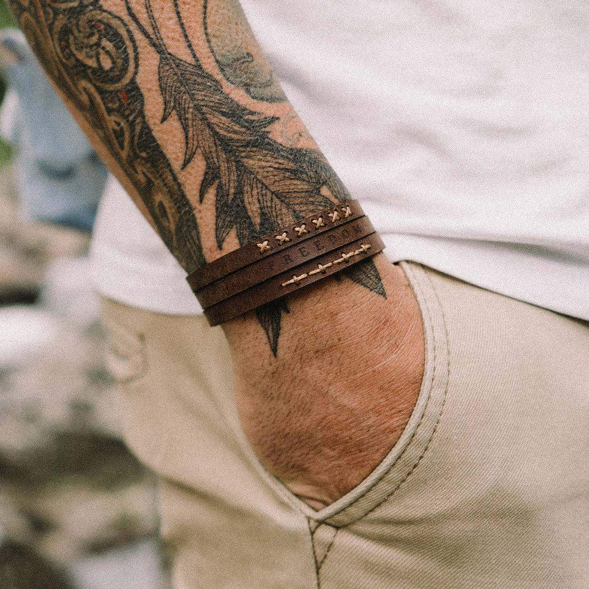 https://cdn.shopify.com/s/files/1/0746/9767/0945/products/the-loyal-workshop-ethical-leather-Products-18.jpg?v=1683082876