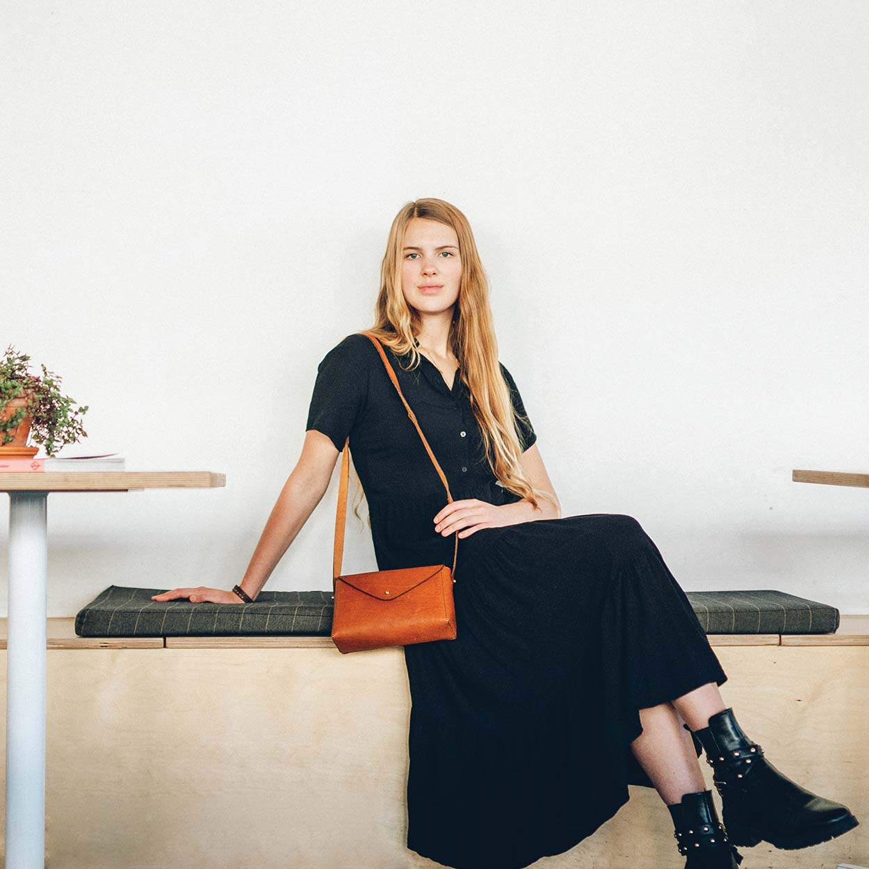 https://cdn.shopify.com/s/files/1/0746/9767/0945/products/the-loyal-workshop-ethical-leather-Products-57.jpg?v=1717579206