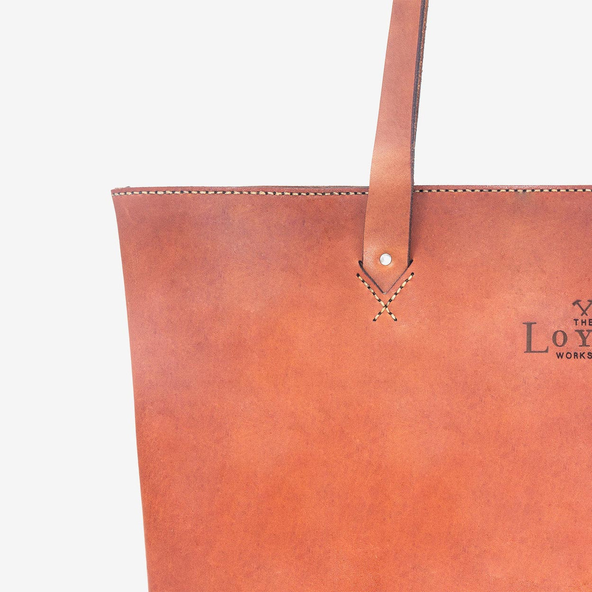 https://cdn.shopify.com/s/files/1/0746/9767/0945/products/the-loyal-workshop-ethical-leather-Rosa-tote-06.jpg?v=1683083051