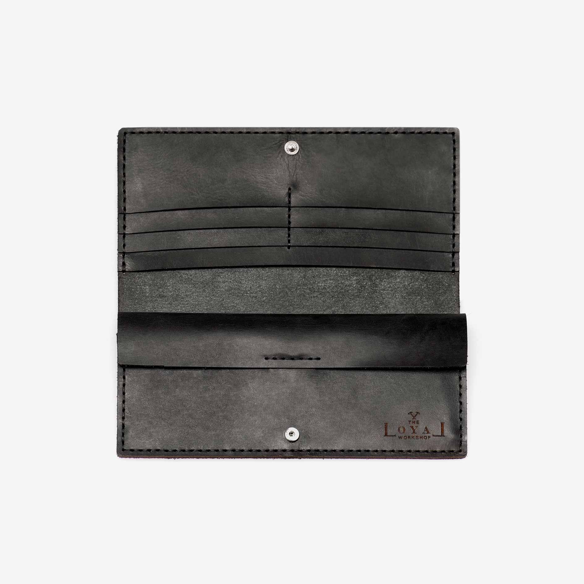 https://cdn.shopify.com/s/files/1/0746/9767/0945/products/the-loyal-workshop-the-alongsider-wallet-Black-05.jpg?v=1683082781
