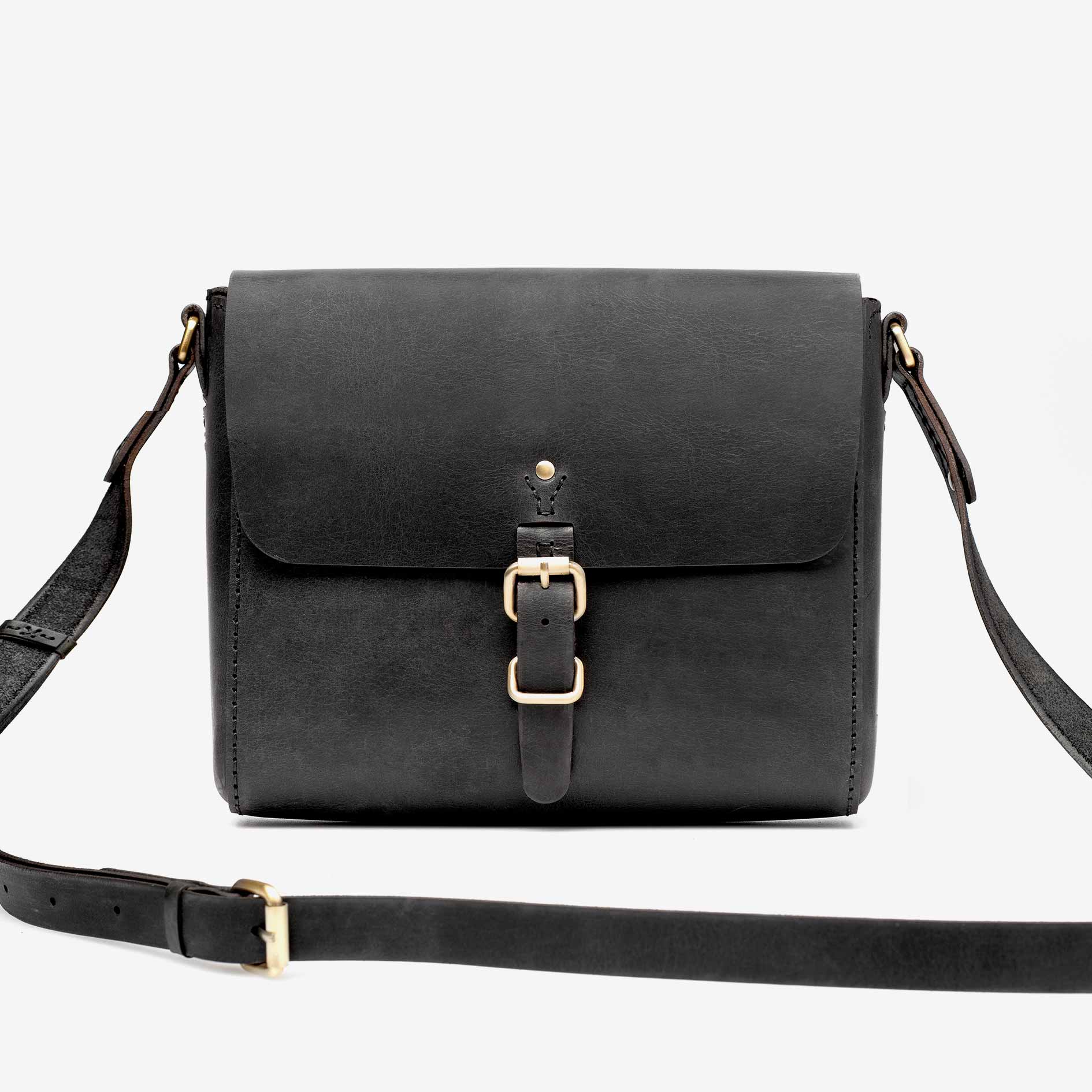 https://cdn.shopify.com/s/files/1/0746/9767/0945/products/the-loyal-workshop-the-companion-satchel-black-06.jpg?v=1717578811