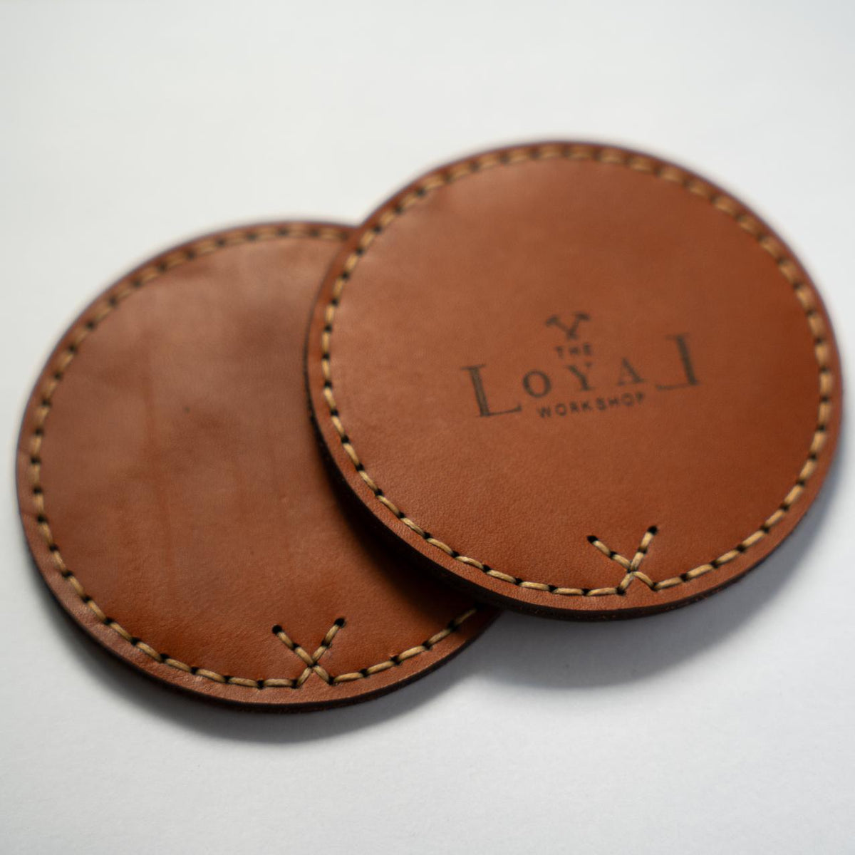 https://cdn.shopify.com/s/files/1/0746/9767/0945/files/theloyalworkshopleathercoaster.jpg?v=1717479891